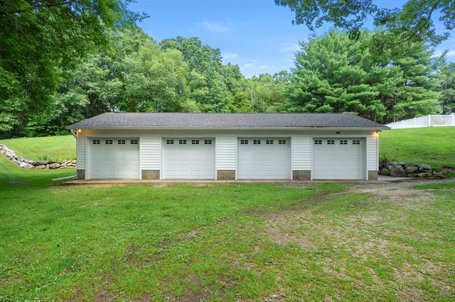 Builiding view fifty six for 22100 Uldriks, Battle Creek, MI. 49017