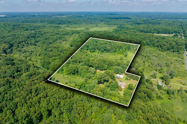 Builiding view seventy five for 22100 Uldriks, Battle Creek, MI. 49017