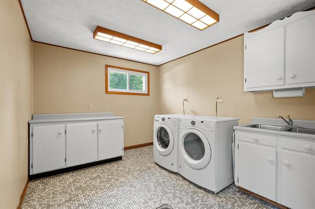 Builiding view twenty one for 22100 Uldriks, Battle Creek, MI. 49017