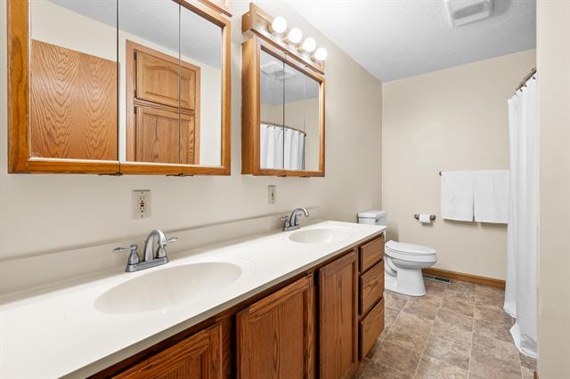 Builiding view twenty two for 22100 Uldriks, Battle Creek, MI. 49017