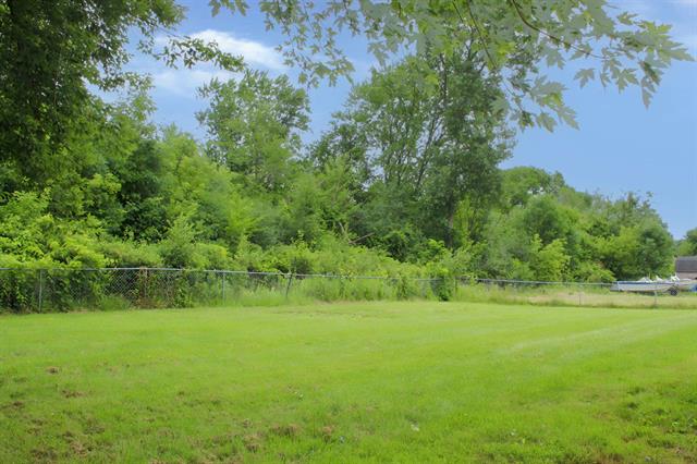 Builiding view fifteen for 5249 Lapeer, Burton, MI. 48509