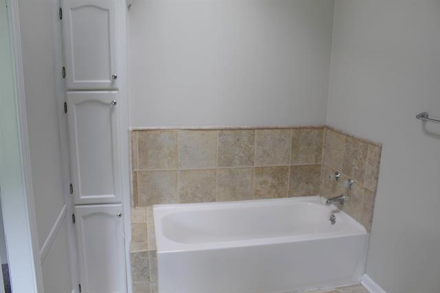 Builiding view ten for 5249 Lapeer, Burton, MI. 48509