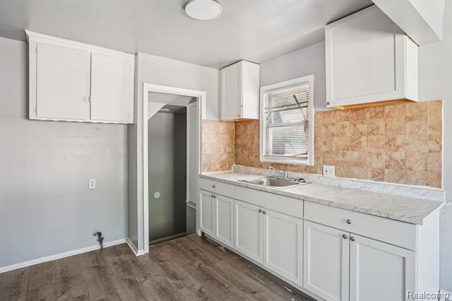 Builiding view eleven for 6526 Heyden, Detroit, MI. 48228