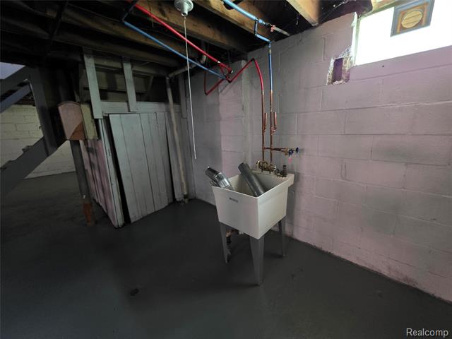 Builiding view twenty five for 6526 Heyden, Detroit, MI. 48228