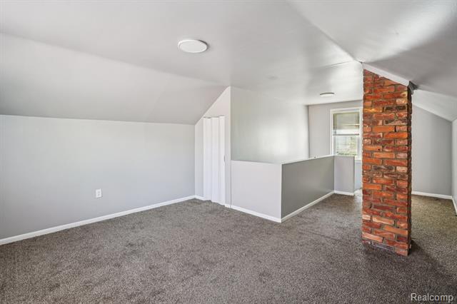 Builiding view twenty two for 6526 Heyden, Detroit, MI. 48228