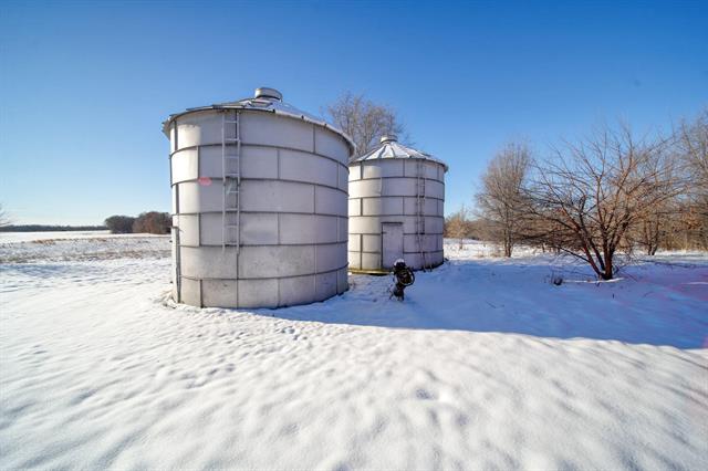 Builiding view forty nine for 14071 Hutchison, Albion, MI. 49224