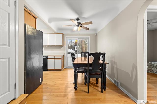 Builiding view eight for 4175 Motorway, Waterford, MI. 48328