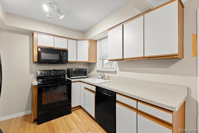 Builiding view eleven for 4175 Motorway, Waterford, MI. 48328