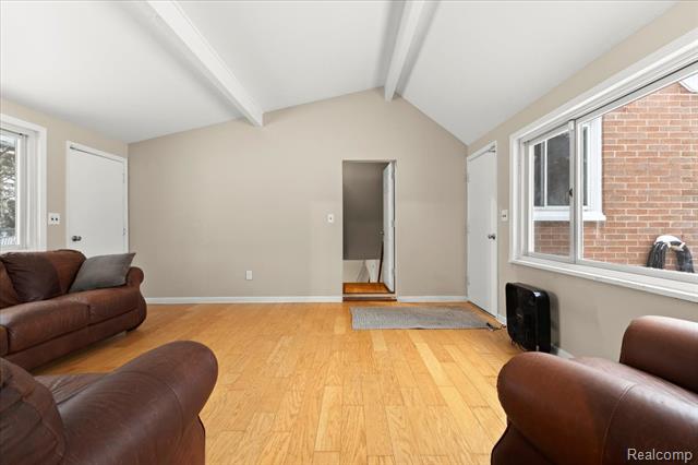 Builiding view fifteen for 4175 Motorway, Waterford, MI. 48328