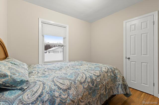 Builiding view nineteen for 4175 Motorway, Waterford, MI. 48328