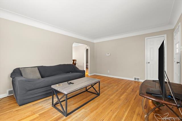 Builiding view seven for 4175 Motorway, Waterford, MI. 48328