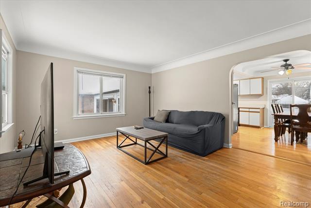 Builiding view six for 4175 Motorway, Waterford, MI. 48328