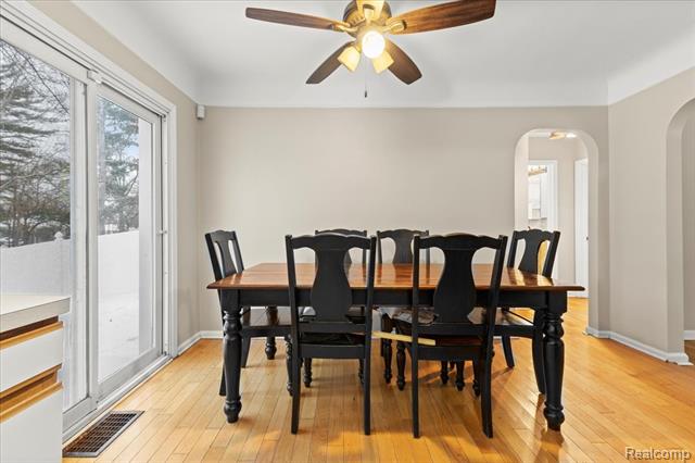 Builiding view ten for 4175 Motorway, Waterford, MI. 48328