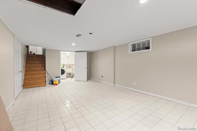 Builiding view twenty eight for 4175 Motorway, Waterford, MI. 48328