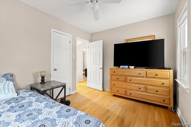 Builiding view twenty one for 4175 Motorway, Waterford, MI. 48328