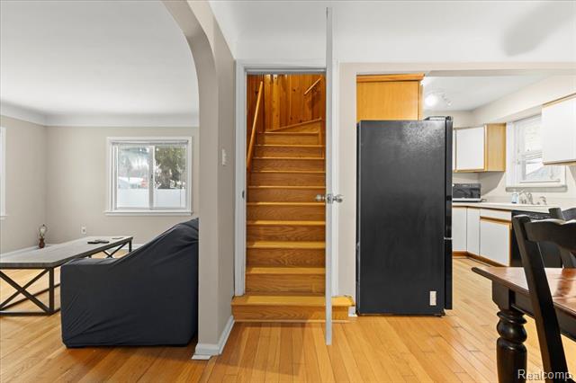 Builiding view twenty two for 4175 Motorway, Waterford, MI. 48328