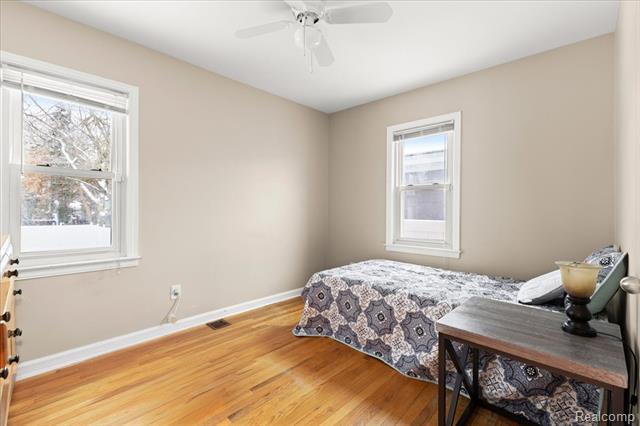 Builiding view twenty for 4175 Motorway, Waterford, MI. 48328