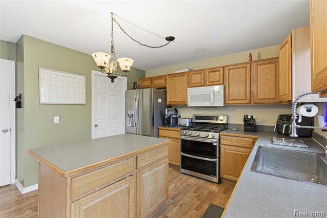 Builiding view eight for 7846 Fawn, Waterford, MI. 48327