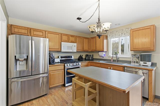 Builiding view nine for 7846 Fawn, Waterford, MI. 48327