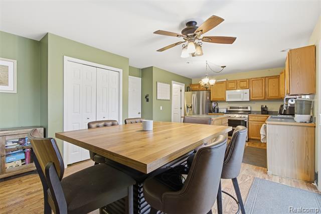 Builiding view seven for 7846 Fawn, Waterford, MI. 48327