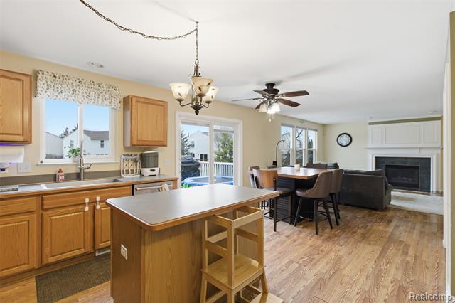 Builiding view ten for 7846 Fawn, Waterford, MI. 48327