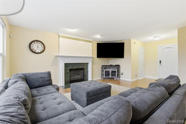 Builiding view three for 7846 Fawn, Waterford, MI. 48327