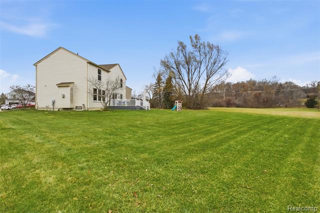 Builiding view twenty five for 7846 Fawn, Waterford, MI. 48327