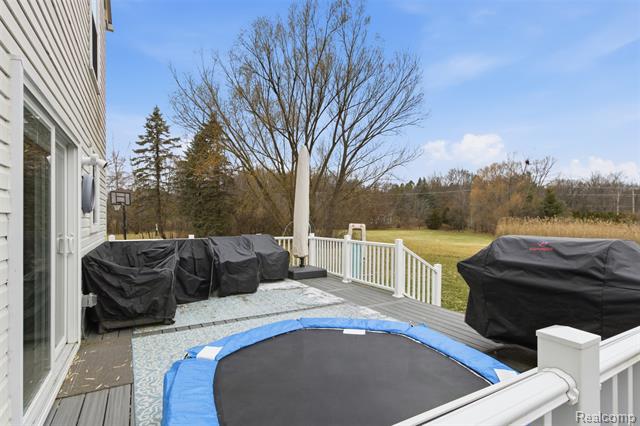 Builiding view twenty four for 7846 Fawn, Waterford, MI. 48327