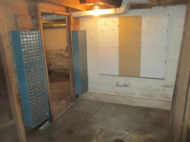 Builiding view thirty six for 523 Union, Saint Louis, MI. 48880