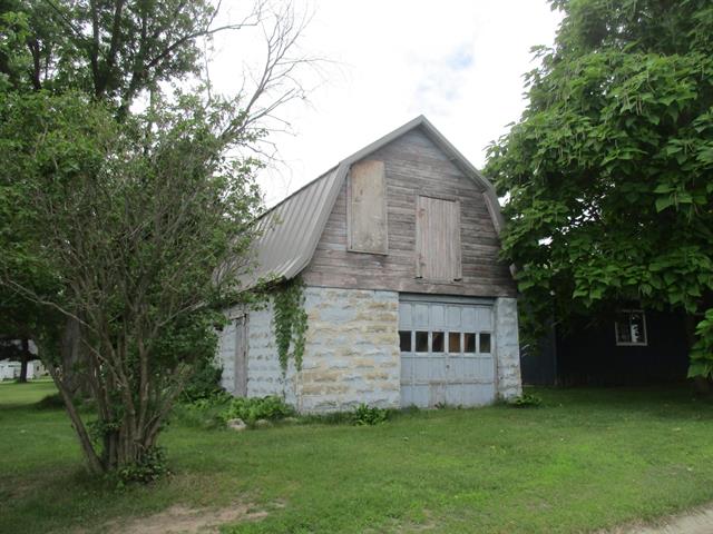 Builiding view thirty three for 523 Union, Saint Louis, MI. 48880