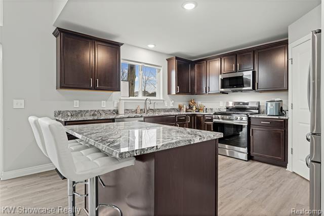 Builiding view fifteen for 915 Preserve, White Lake, MI. 48386