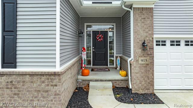 Builiding view four for 915 Preserve, White Lake, MI. 48386