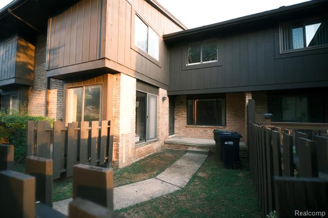 front view for 37343 Clubhouse Drive, Sterling Heights, Mi. 48312