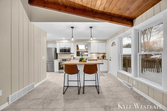 Builiding view eleven for 315 Lawndale, Grand Rapids, MI. 49503