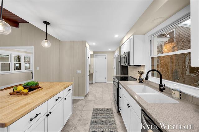 Builiding view sixteen for 315 Lawndale, Grand Rapids, MI. 49503