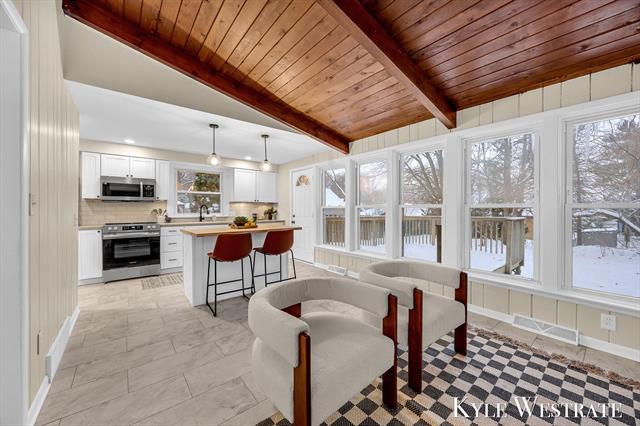 Builiding view ten for 315 Lawndale, Grand Rapids, MI. 49503