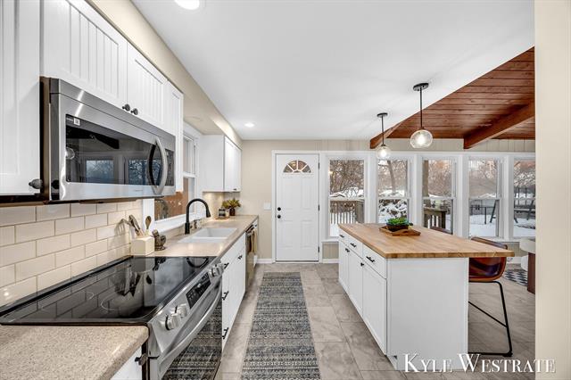 Builiding view thirteen for 315 Lawndale, Grand Rapids, MI. 49503