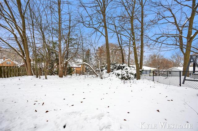 Builiding view thirty eight for 315 Lawndale, Grand Rapids, MI. 49503