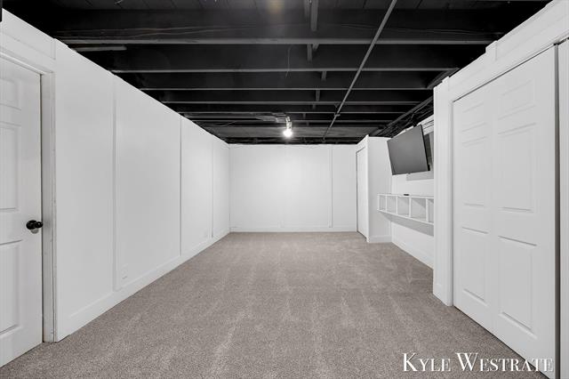 Builiding view thirty two for 315 Lawndale, Grand Rapids, MI. 49503