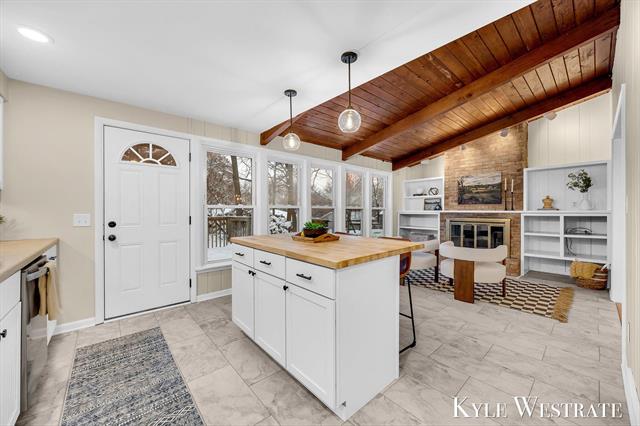 Builiding view twelve for 315 Lawndale, Grand Rapids, MI. 49503