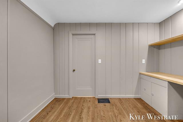 Builiding view twenty nine for 315 Lawndale, Grand Rapids, MI. 49503