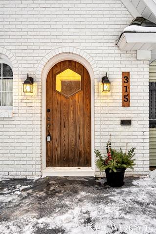 Builiding view two for 315 Lawndale, Grand Rapids, MI. 49503