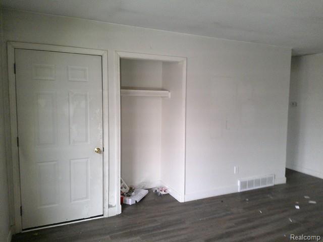 Builiding view eight for 2802 Eaton, Flint, MI. 48506