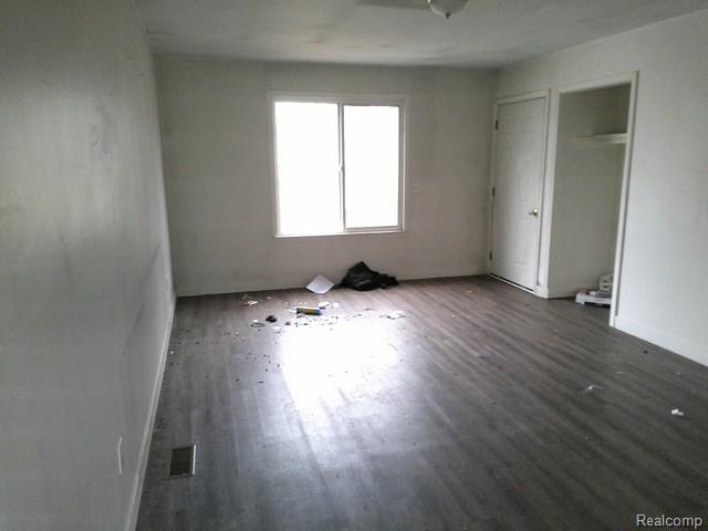 Builiding view seven for 2802 Eaton, Flint, MI. 48506