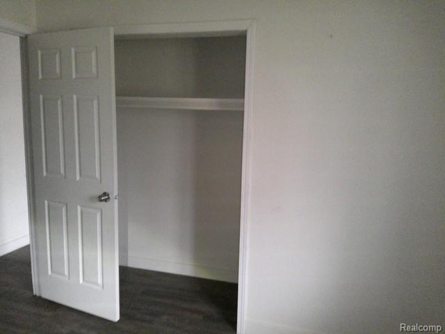 Builiding view ten for 2802 Eaton, Flint, MI. 48506