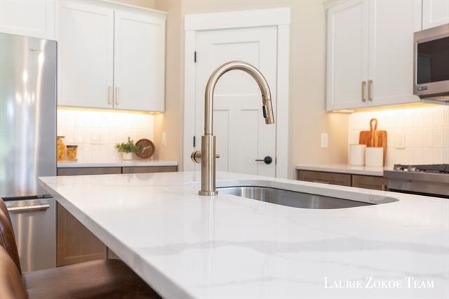 Builiding view twelve for 4214 Tallman Woods, Grand Rapids, MI. 49534