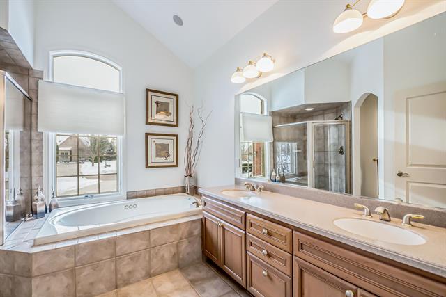 Builiding view eleven for 5401 Pinnacle, Ann Arbor, MI. 48108