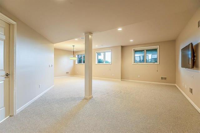 Builiding view fifty for 5401 Pinnacle, Ann Arbor, MI. 48108