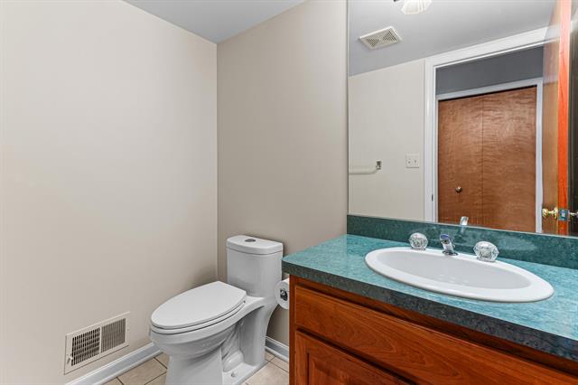 Builiding view eight for 3020 Rivers Edge, Wayne, MI. 48184