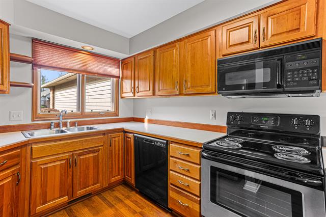 Builiding view eighteen for 3020 Rivers Edge, Wayne, MI. 48184